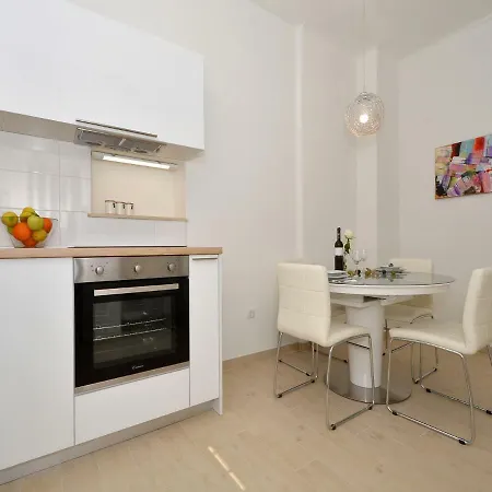 Apartment Zagrebacka 13 *