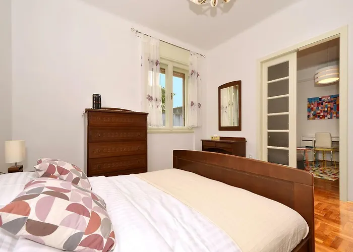 Zagrebacka 13 * Split